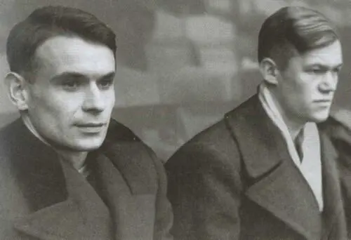Константин Бесков и Всеволод Бобров Лондон 1945 г Бобров футболист - фото 21