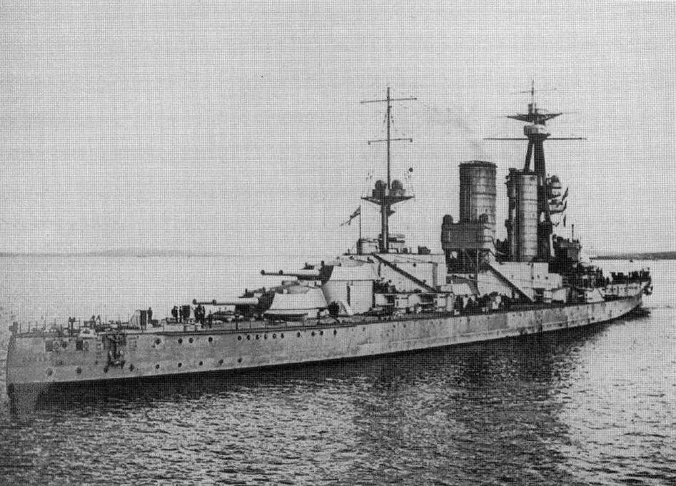 Линейный корабль Канада в СкапаФлоу в апреле 1917 г вверху и в конце - фото 82