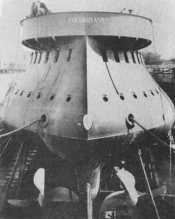 Корпус броненосца Фудройан будущий Курбэ перед спуском на воду 27 апреля - фото 34