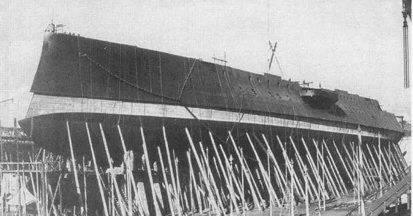 27 октября 1893 г Корпус броненосца Жорегибери перед спуском на воду На фото - фото 72