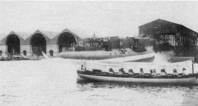 Карно 12 июля 1894 г во время спуска на воду и на достройке в 1895 г - фото 57