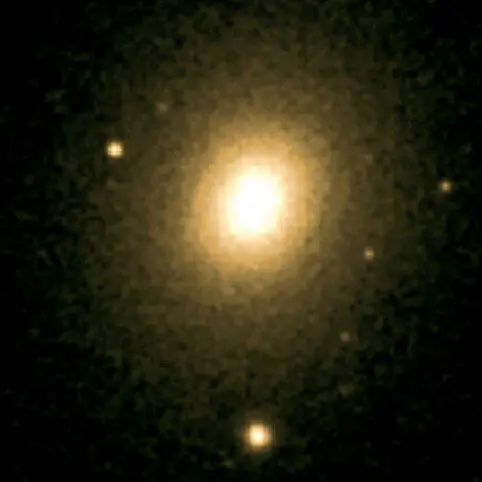 Оптическое изображение гигантской эллиптической галактики NGC 4261 в центре - фото 174