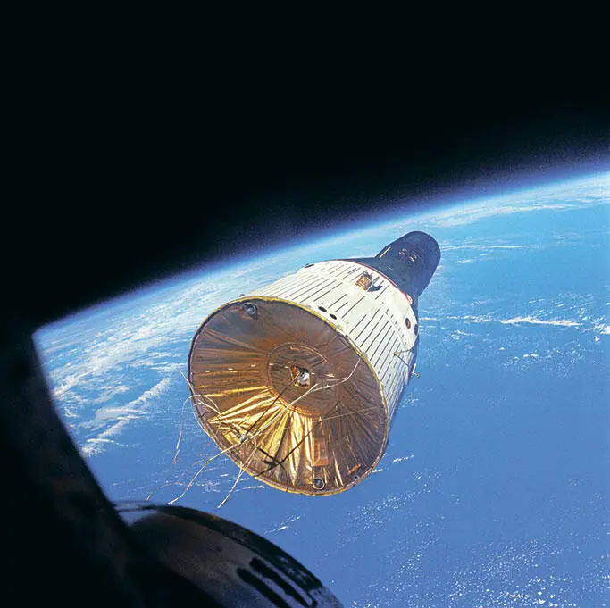 Сближение космических аппаратов Джемини Фотография Джемини6 сделанная с - фото 34