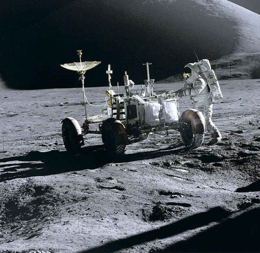 Астронавт Джеймс Ирвин и лунный ровер Аполлон15 Июль 1971 г - фото 39