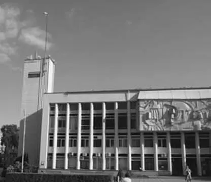 Российский флаг над Ялтинской госадминистрацией ОМ АБ Уже установлено - фото 32