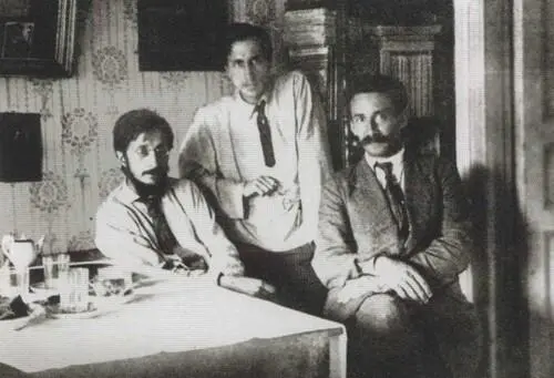 С Н и Г Н Дурылины и В В Разевич в Сергиевом Посаде 1919 г М А - фото 14
