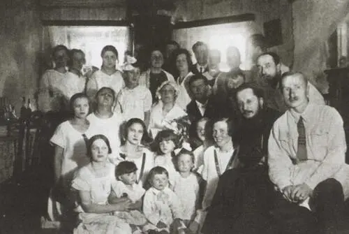 Свадьба Ивана Фёдоровича и Александры Алексеевны Виноградовых 1926 г Семья - фото 26