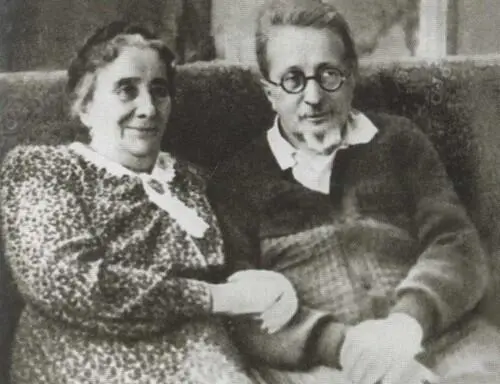 В гостях у Евдокии Дмитриевны Турчаниновой 1953 г К В Пигарёв С Н - фото 43