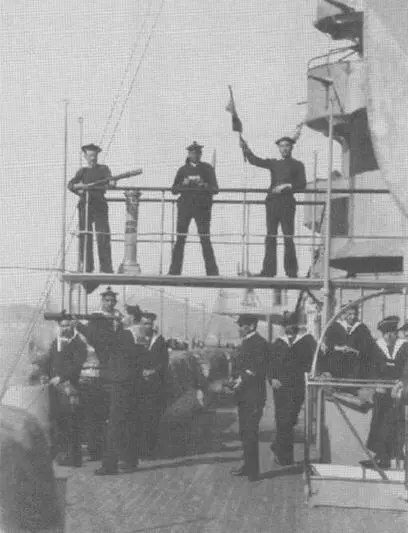 На броненосце Шарль Мартель во время занятий учений и работ 19081909 гг - фото 110
