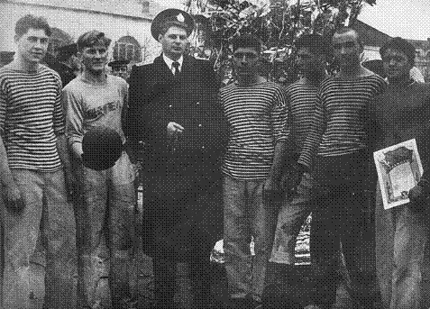 Волейбольная команда корабля Звёздный заплыв в день ВМФ 1958 г Шлюпочные - фото 12
