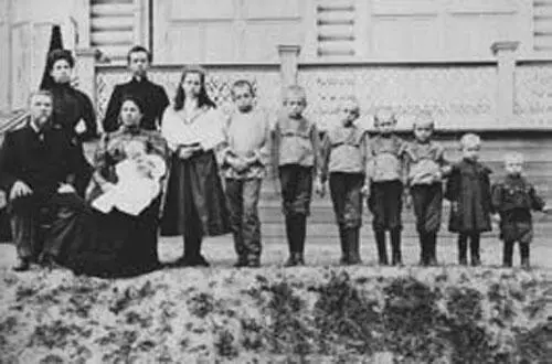 Семья купца Поленова в 1910 году Расстреляна в дни красного террора в 1918 - фото 38