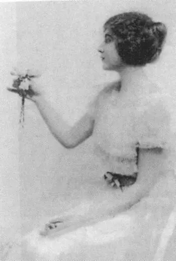Анаис Нин в возрасте 16 лет 1919 Слева направо Дэвид Эдгар его жена Генри - фото 4