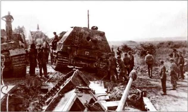 Вытаскивание застрявшего Элефанта 232 Галиция июнь либо июль 1944 г Как - фото 98