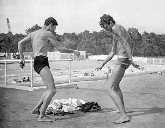 Справа Георгий Михайлов В 1974 году состоялась выставка московских - фото 15