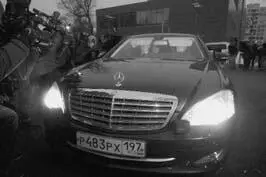 Бывший глава Минобороны Анатолий Сердюков прибыл к Следственному комитету на - фото 99
