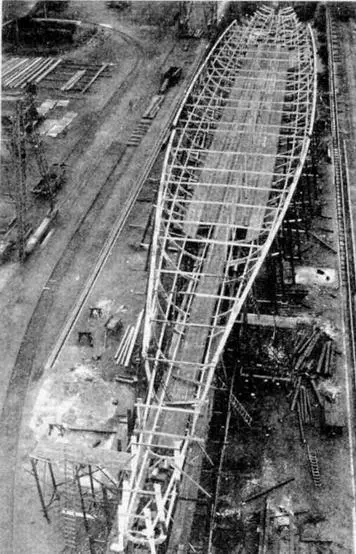 Корпус Нюрнберга на стапеле Середина 1933 г Легкий крейсер Нюрнберг - фото 35