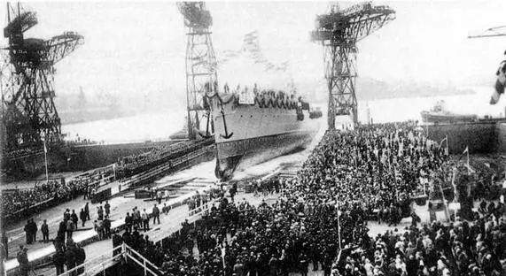 Легкий крейсер Лейпциг перед и во время спуска на воду 7 января 1925 г - фото 83