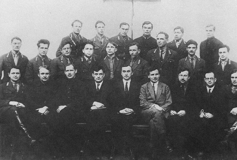 Преподаватели и слушатели 3го выпуска мотористов ВВИА им Жуковского В первом - фото 35