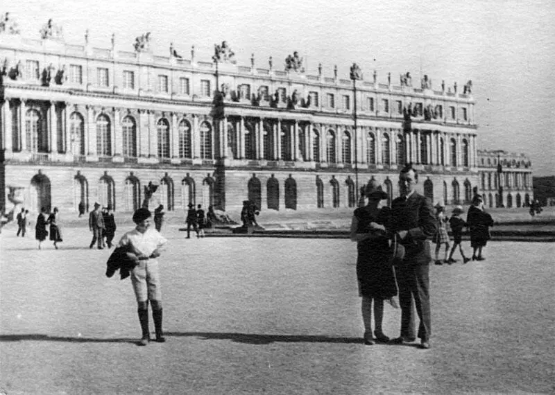 В Я Климов с женой Верой Александровной и сыном Алексеем на экскурсии в Лувре - фото 37