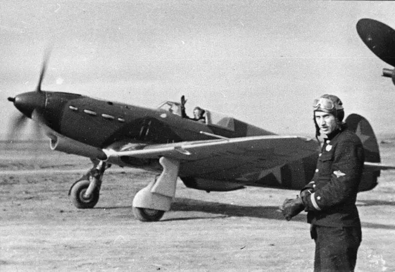 Самолет Як1 летчика Черноморского флота Л К Ватолкина Севастополь 1942 - фото 116