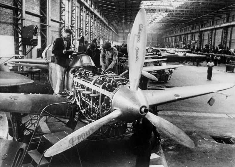 Самолет Як7 с двигателями М105ПА на сборке Самолет Як7 с прямоточными - фото 132