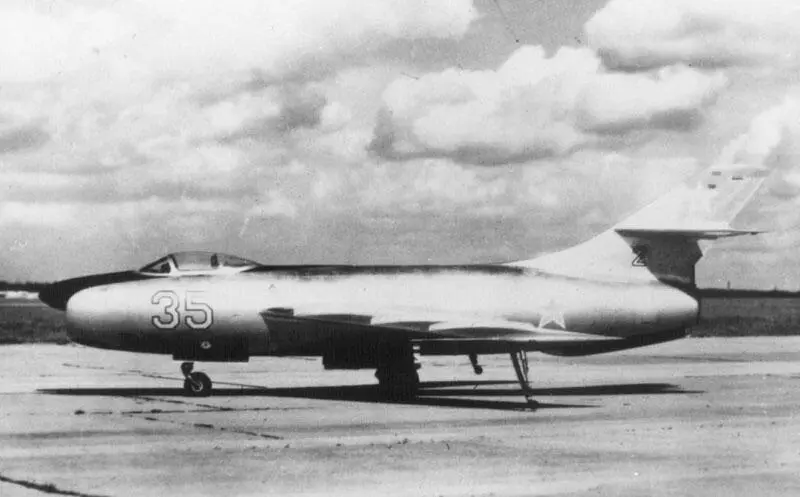 Опытный истребитель Як50 с двигателем ВК1 1949 Опытный фронтовой - фото 198