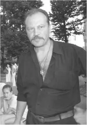 Родился в 1964 году в Москве Окончил в 1990 году МГУ им МВ Ломоносова - фото 62