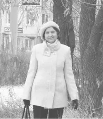 Родилась 6 января 1950 года Пишет с 1982 года Член Городского литобъединения - фото 26