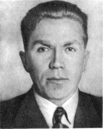 Выдающийся советский разведчик Николай Иванович Кузнецов перед вылетом в тыл - фото 33