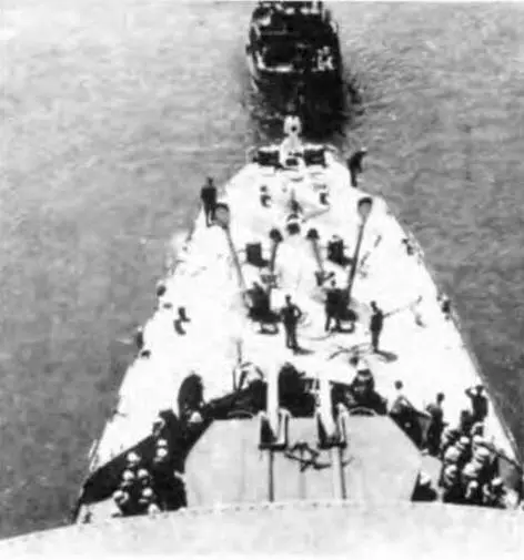 Сципионе Африкано выходит и море Слева Аттилио Реголо в Таранто в 1944 и - фото 41