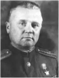 А Рабцевич Окончил школу командного состава РККА В 19361939 гг воевал в - фото 79
