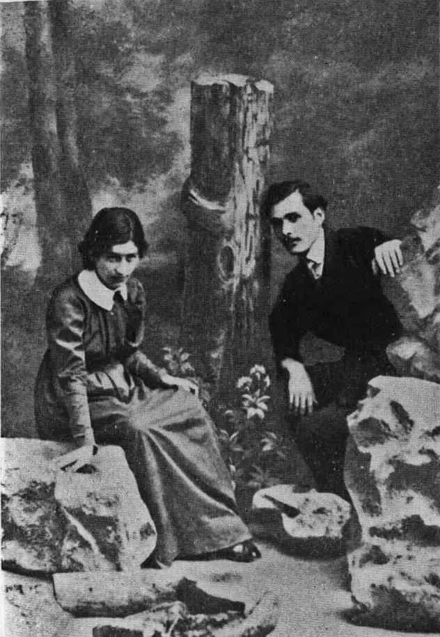 Галактион Табидзе и Ольга Окуджава Фотография 1914 г Галактион Табидзе - фото 5