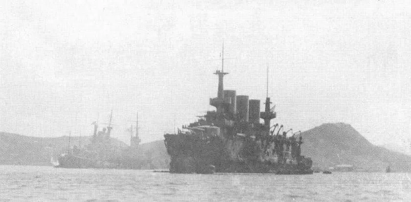 Пересвет на рейде ПортАртура после боя 28 июля 1904 г вверху и после - фото 68