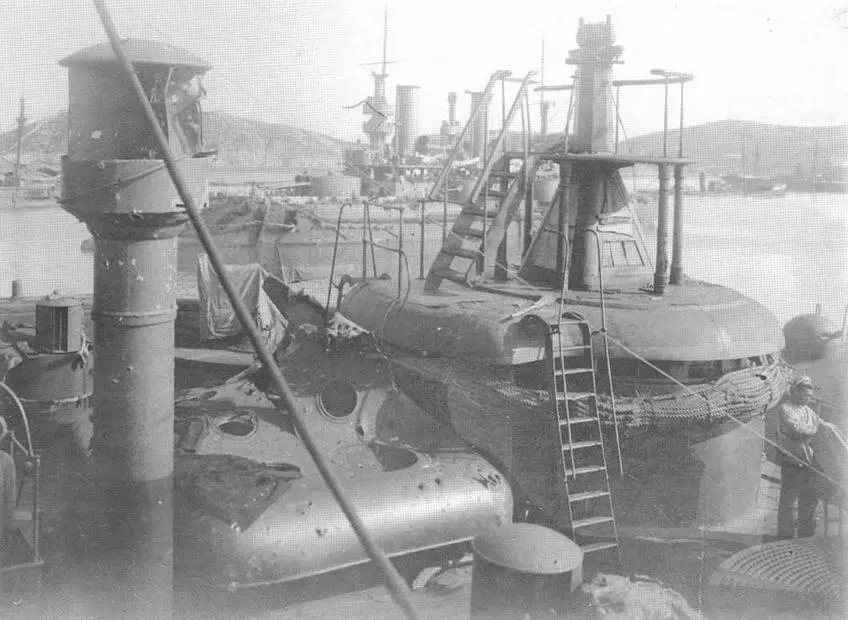 Пересвет на рейде ПортАртура после боя 28 июля 1904 г вверху и после - фото 69