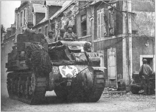 САУ М7 из состава 14й бронированной батареи полевой артиллерии 2й танковой - фото 77