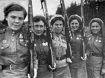 Кавалеры орденов Славы снайперы Нина Лобковская Люба Макарова Шура - фото 55