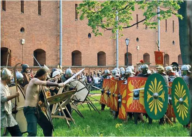 Римский легион отражает атаку варваров II в н э Фестиваль Семь эпох - фото 7