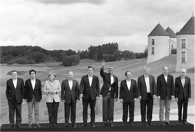 Владимир Путин с другими лидерами саммита G8 который проходил на курорте - фото 20