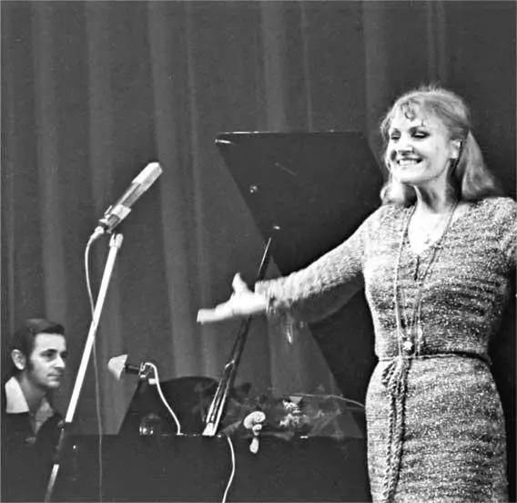 На концерте в Житомире у рояля Збигнев Вильк январь 1980 года Фото Михаила - фото 11