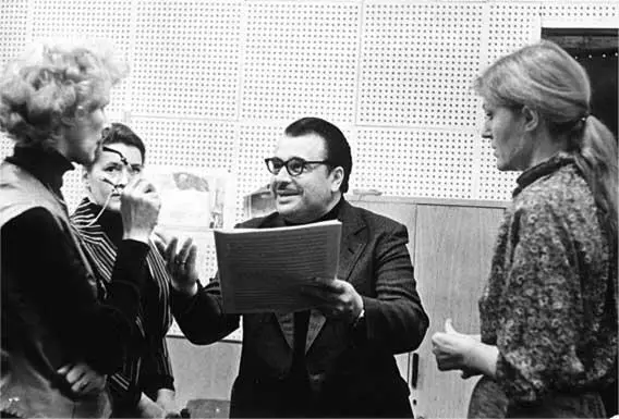 В студии Мелодия апрель 1980 года Слева направо Анна Качалина Раиса - фото 27