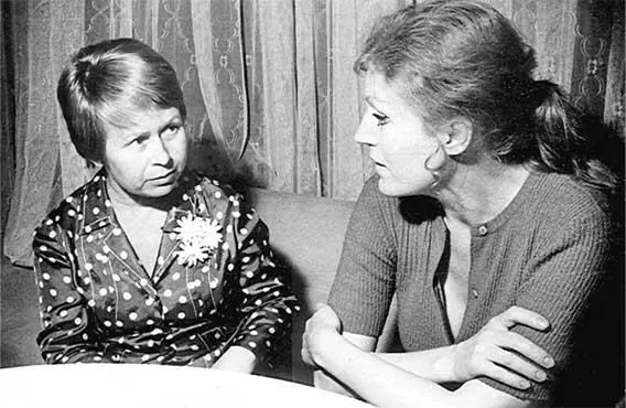 С Александрой Пахмутовой в гостинице Москва 10 июня 1974 года Фото Михаила - фото 47