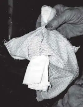 Илл 15 Близкие по конструкции куколки известны в разных культурах Например - фото 15