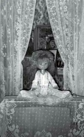 Илл 75 В современных интерьерах кукла часто выполняет иконические функции - фото 75