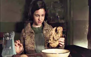 Мандрагора Кадр из фильма Г Дель Торо Лабиринт Фавна 2006 Пиноккио в - фото 145