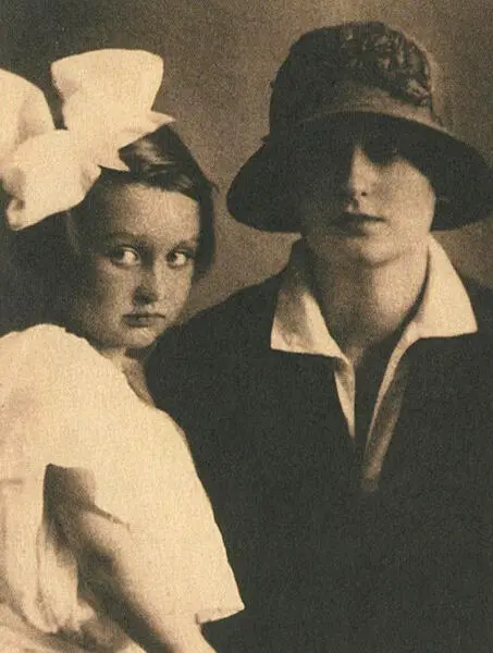 Марина Марочка с матерью 1924 г Марина Юрьевна ГригоровичБарская - фото 31