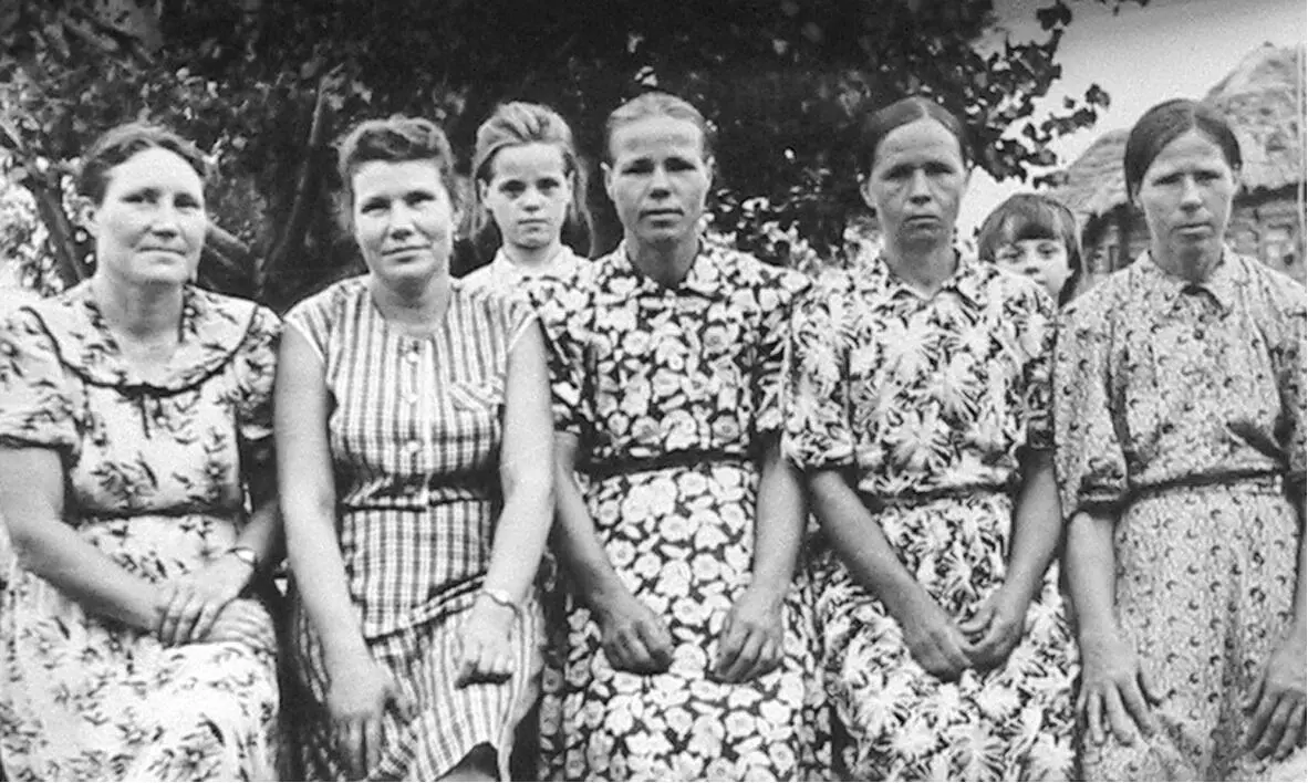 4 Второе поколение сестры Г две женщины слева сфотографировались с - фото 4