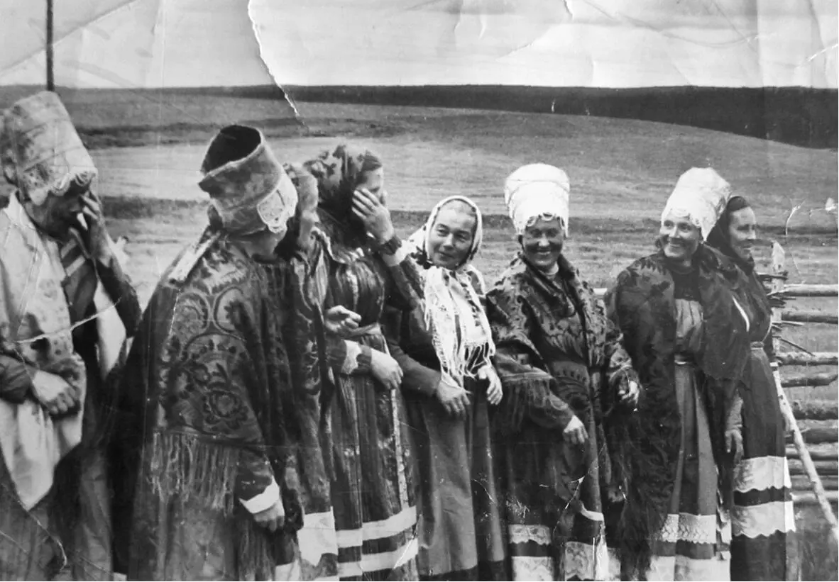 7 Третье поколение женщин певицы Ценогорского хора 1960е годы Из - фото 7