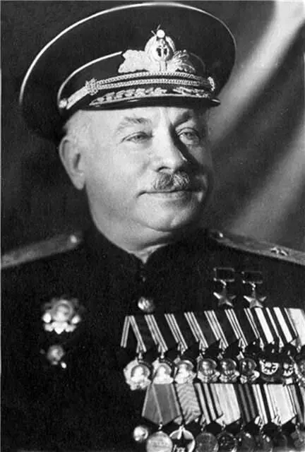 Начальник отдела морских экспедиций Академии наук СССР И Папанин Задолго до - фото 31