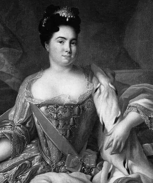 Екатерина I Да не больно церемонились фаворитки с их величествами В руках - фото 35