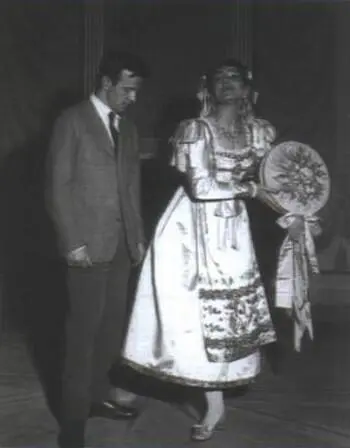 С Марией в роли Фьориллы на сцене Ла Скала Турок в Италии 1955 С Фанни - фото 58